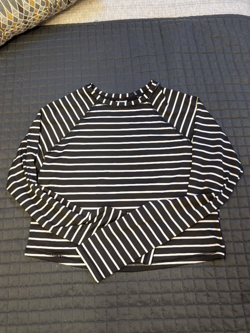 Kona Sol UPF 50 Black and White Crop Long Sleeve Swim Shirt Rash Guard Size M - Picture 2 of 5